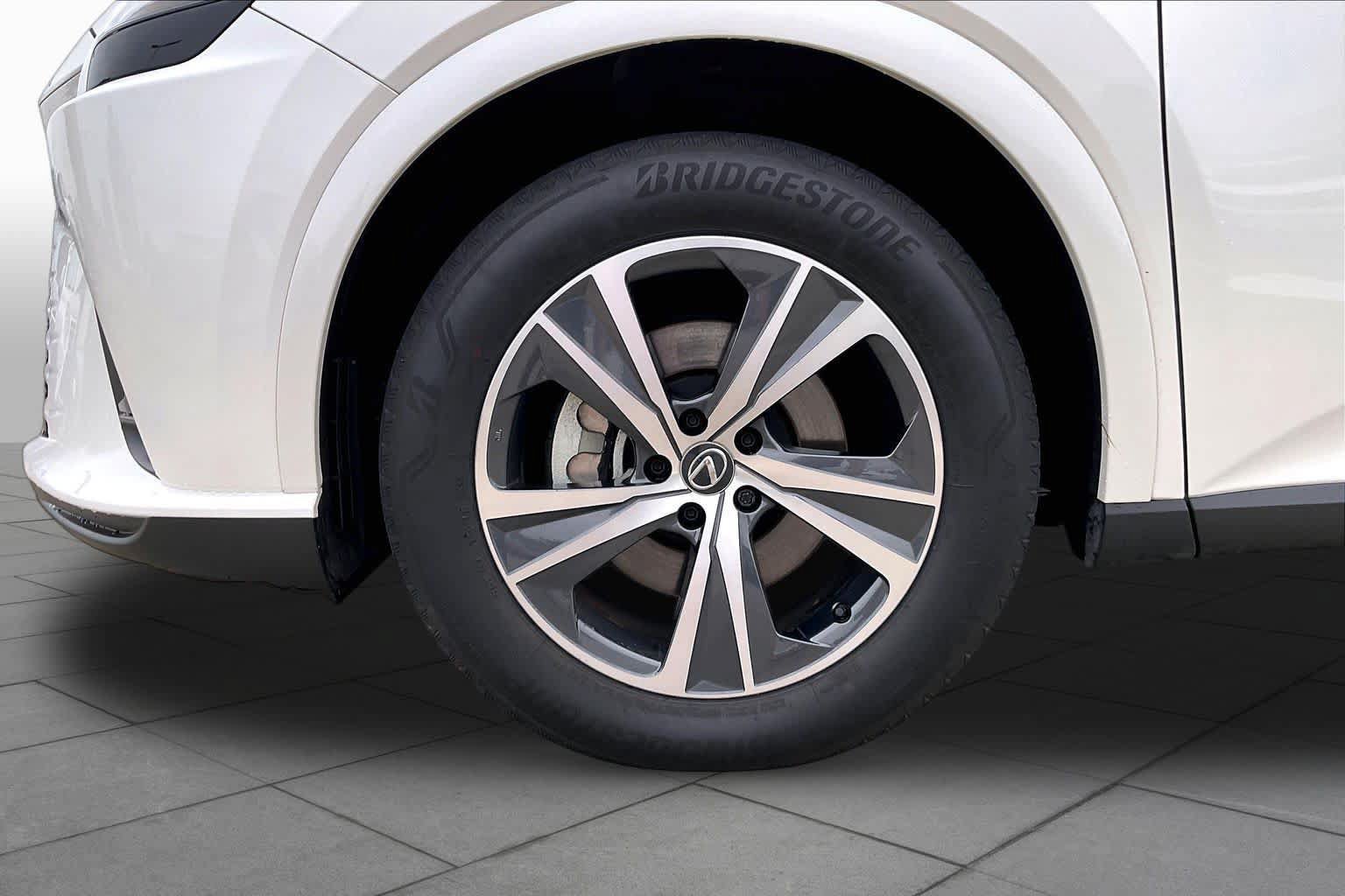Used 2025 Lexus RX 350 Premium w/ Accessory Package (K3) FWD image 9