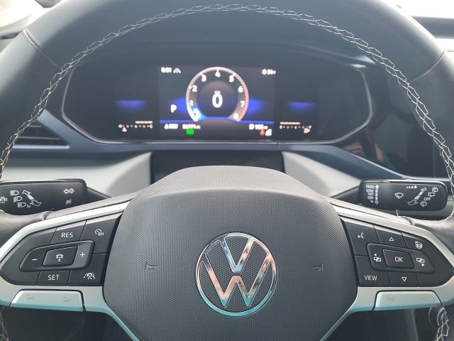 Used 2023 Volkswagen Taos SE w/ Panoramic Sunroof Package image 6