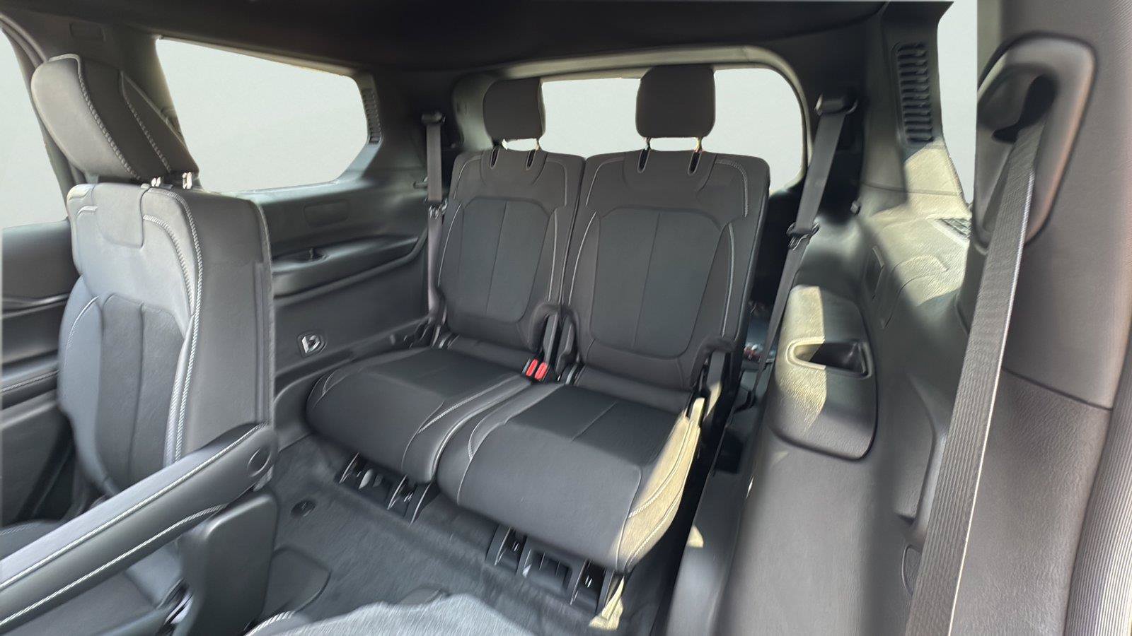 New 2026 Jeep Grand Cherokee L Laredo AWD/4WD image 23