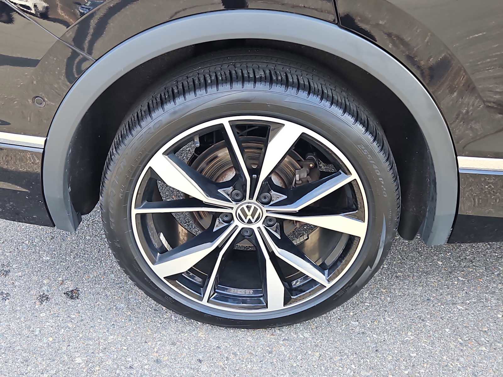 Certified 2023 Volkswagen Tiguan SEL R-Line image 9