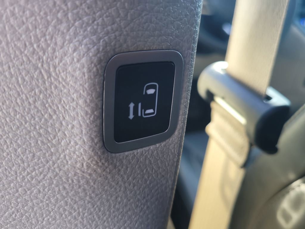 Used 2024 Chrysler Pacifica Touring-L image 10