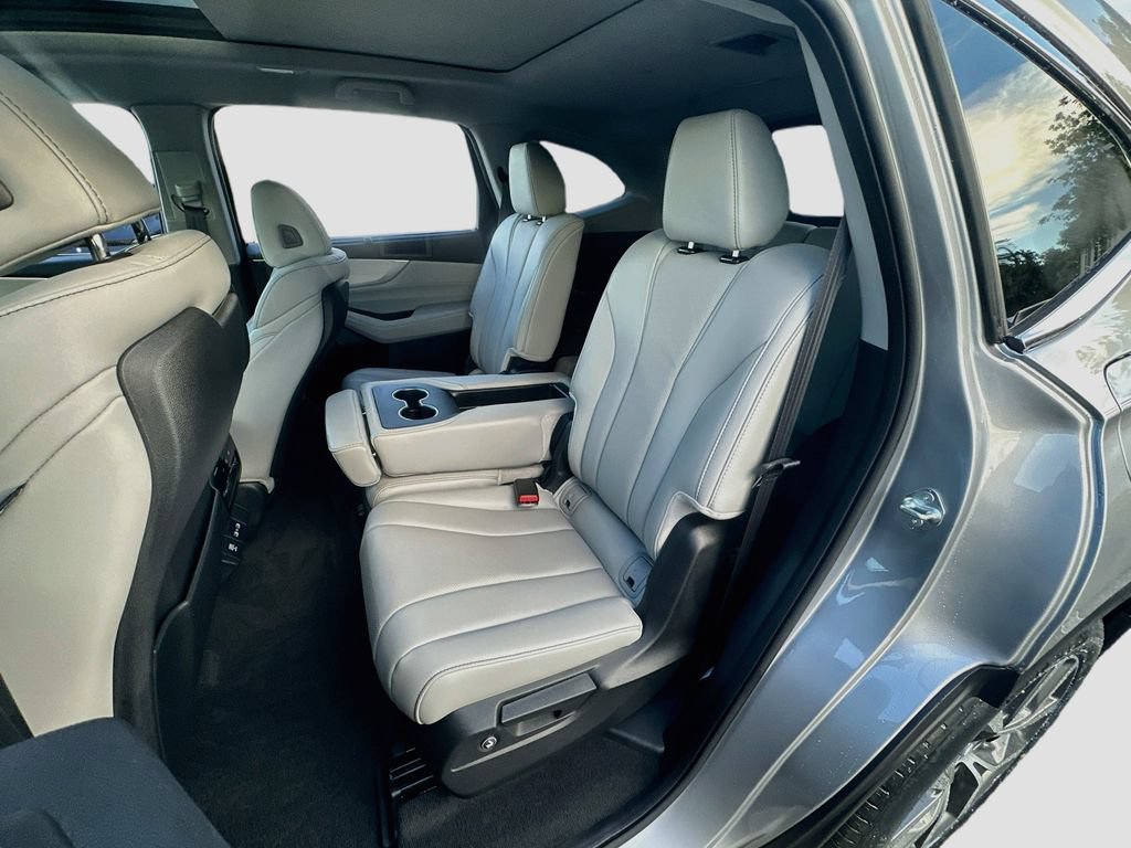Used 2023 Acura MDX w/ Technology Package FWD image 25