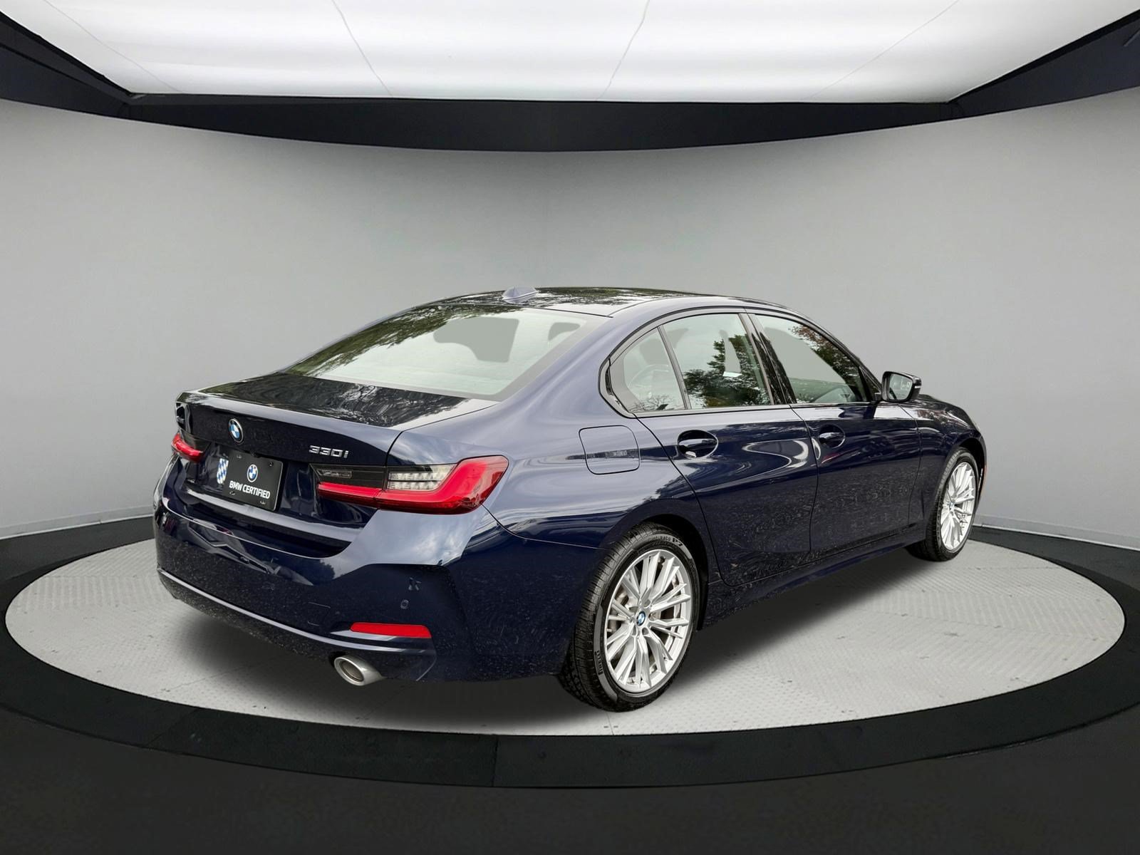 Certified 2023 BMW 330i xDrive Sedan w/ Premium Package AWD/4WD image 5