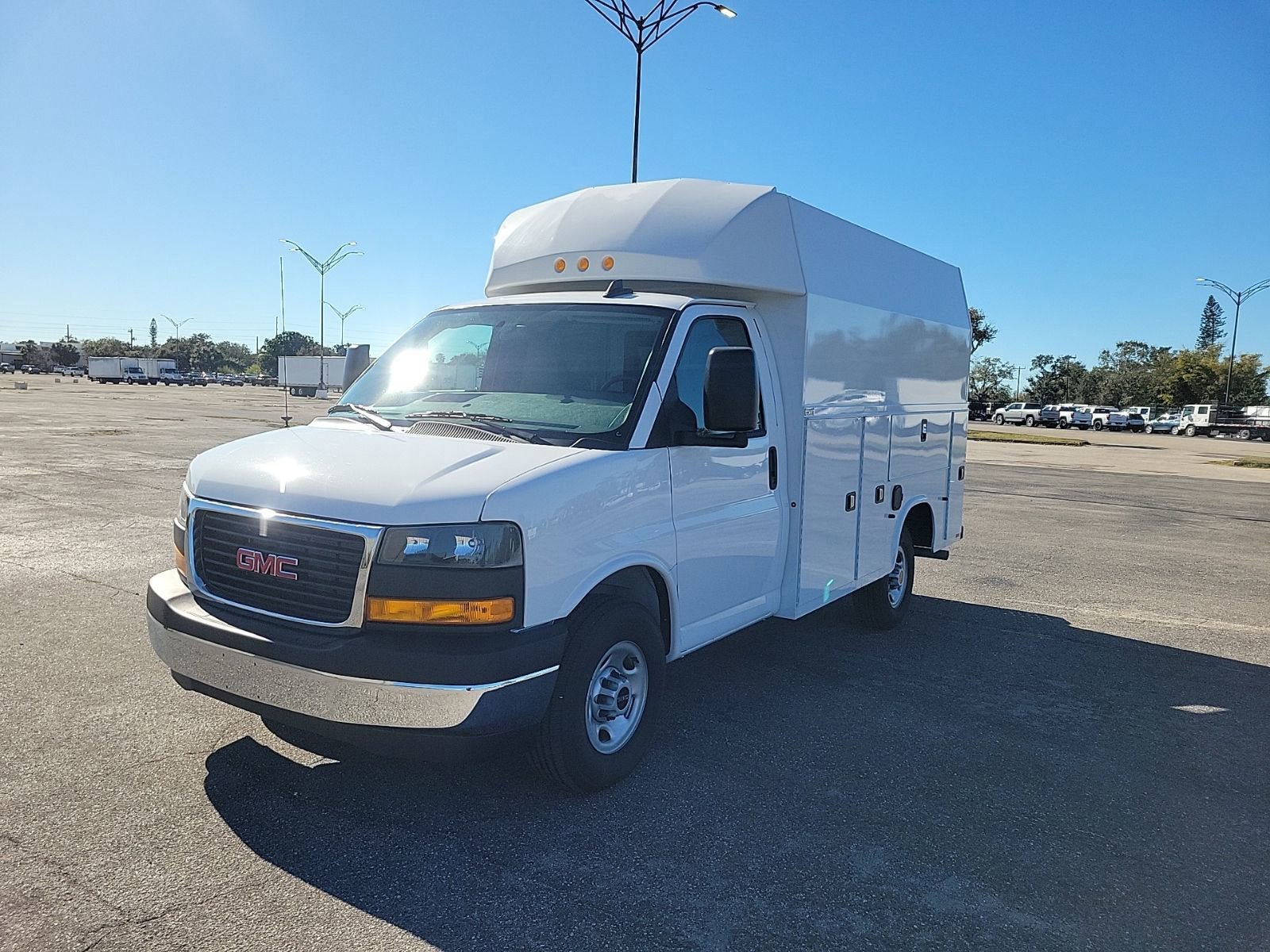 New 2025 GMC Savana 3500 w/ Power Convenience Package RWD image 2