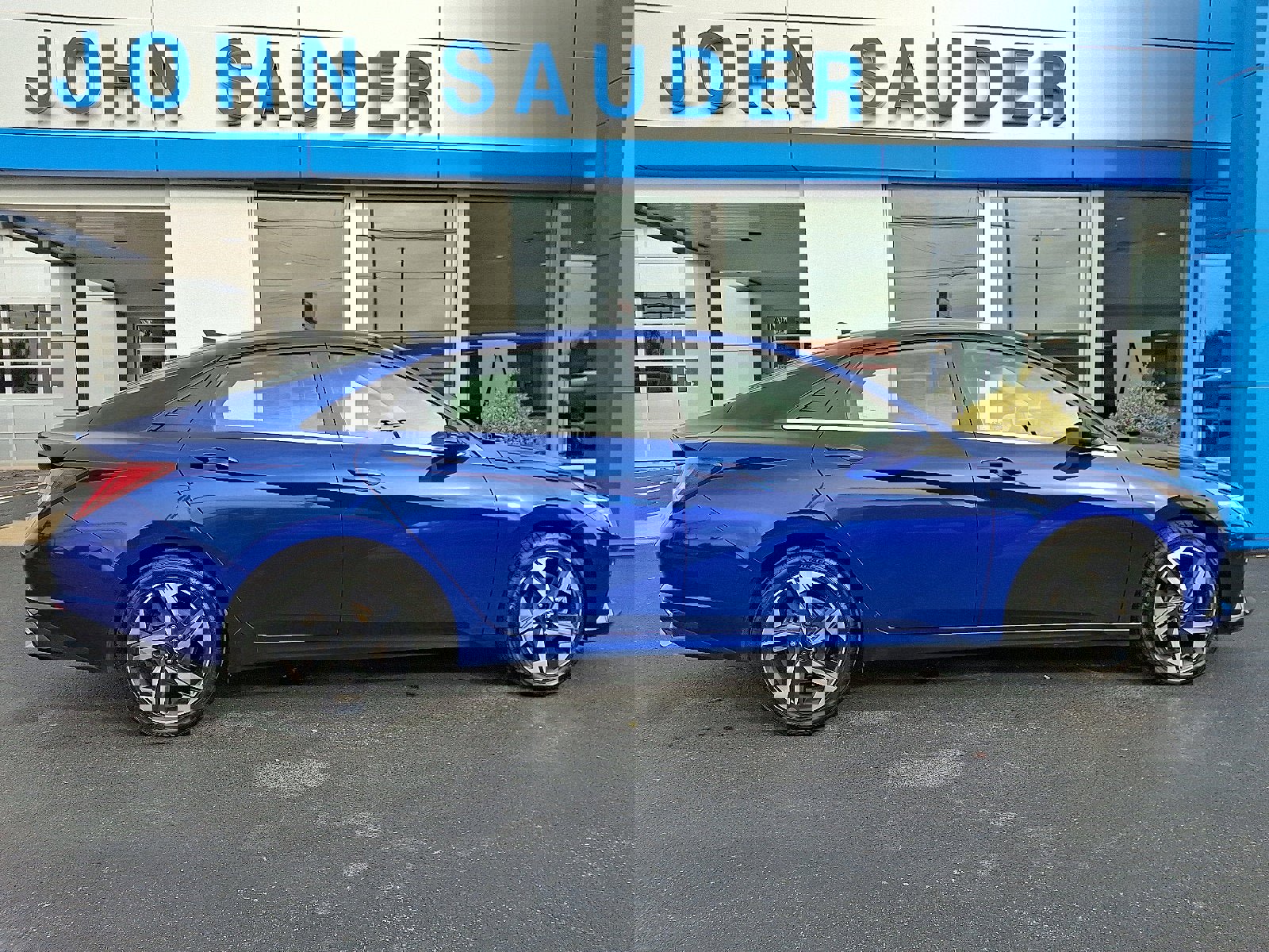 Used 2023 Hyundai Elantra Limited image 7