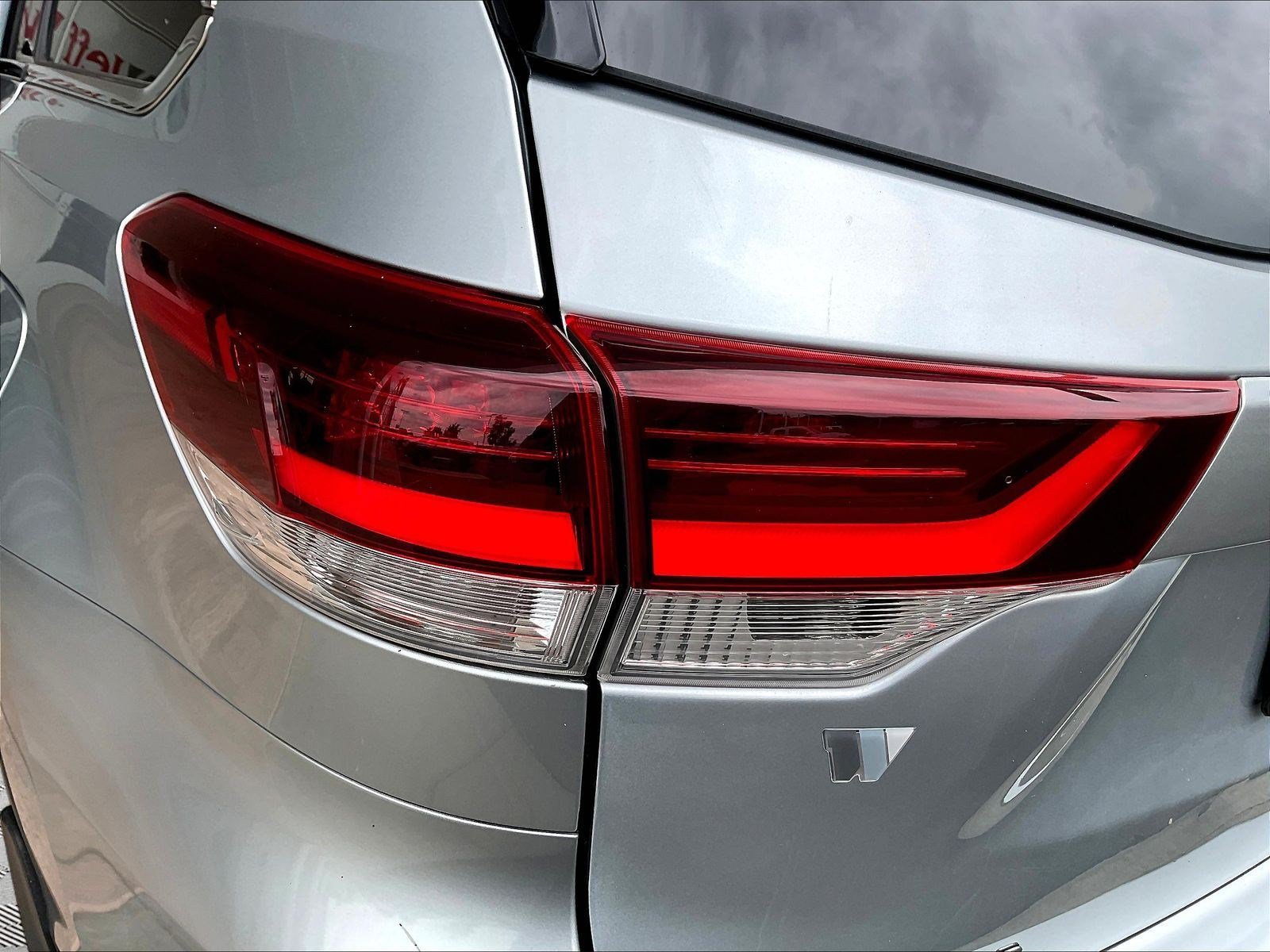 Used 2019 Toyota Highlander SE AWD/4WD image 23