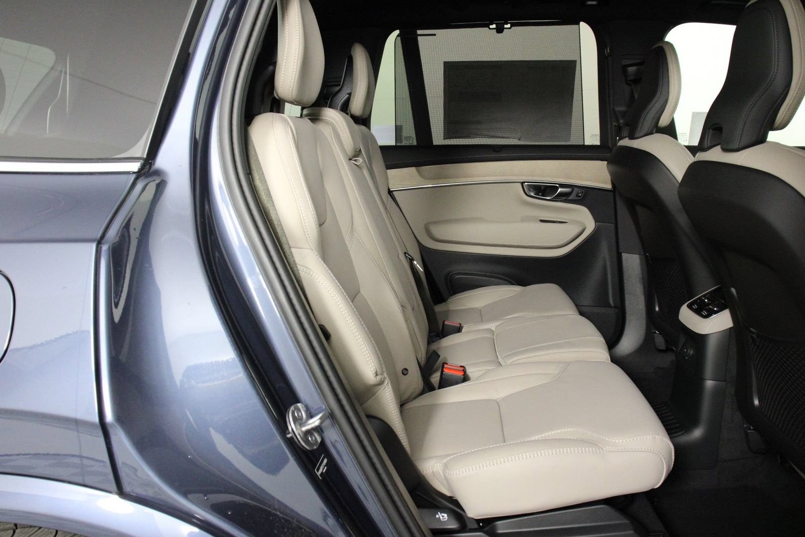 New 2026 Volvo XC90 T8 Ultra w/ Protection Package Premier AWD/4WD image 11