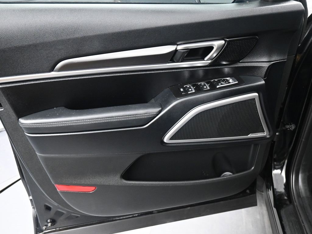 Used 2023 Kia Telluride LX image 10