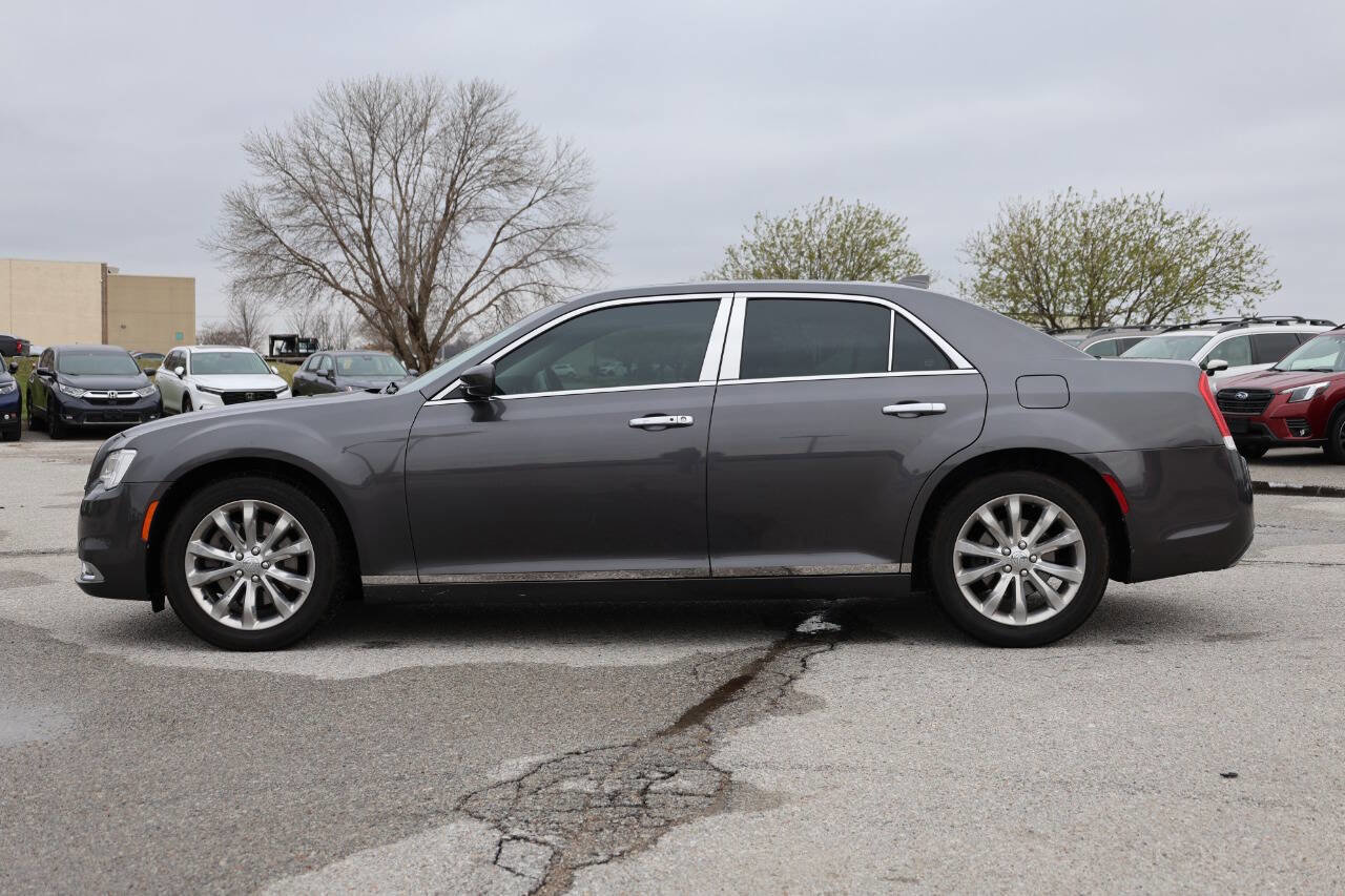 Used 2017 Chrysler 300 Limited w/ Value Package image 8