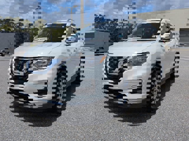 Used 2020 Nissan Rogue SV FWD image 9