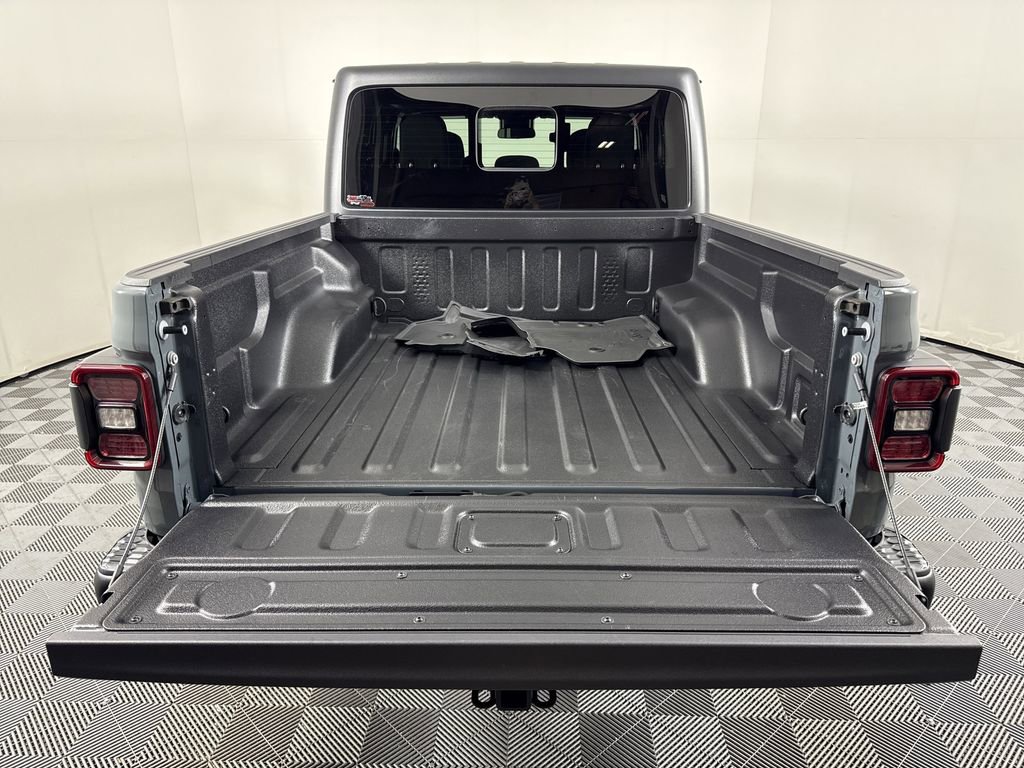 Used 2024 Jeep Gladiator Rubicon w/ Convenience Group image 16