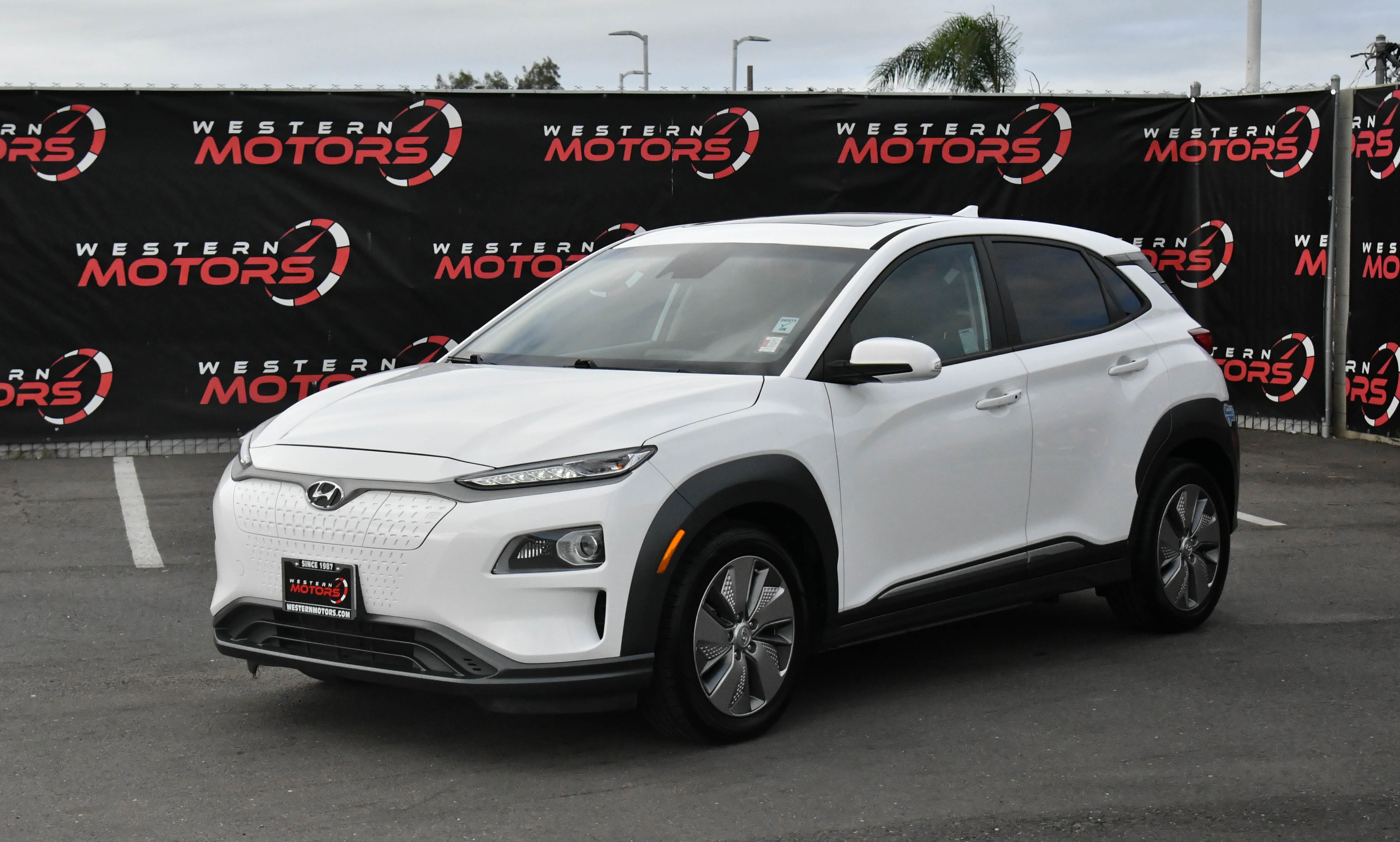 Used 2021 Hyundai Kona Limited image 3