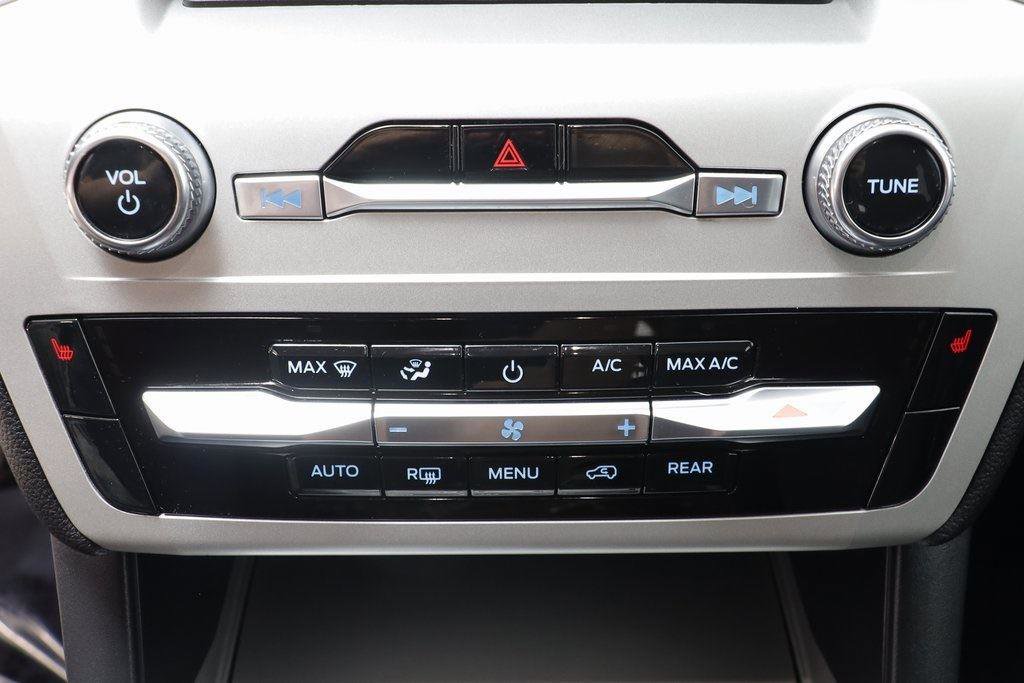 Used 2024 Ford Explorer XLT image 12