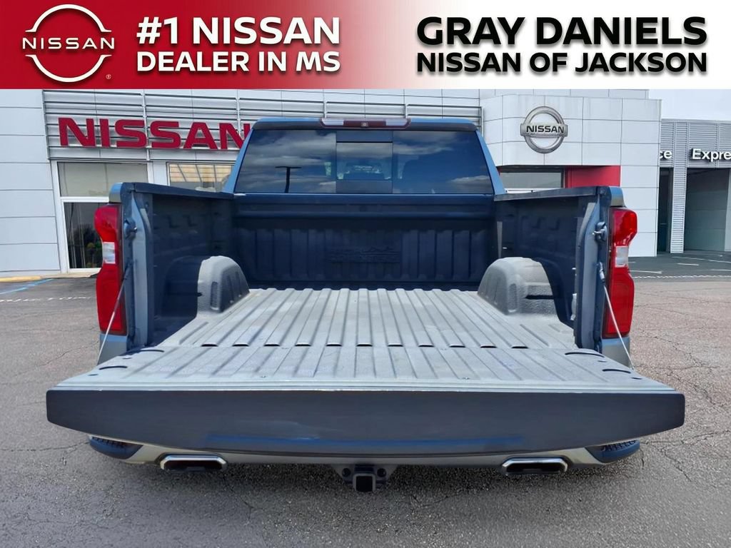 Used 2019 Chevrolet Silverado 1500 High Country w/ Technology Package AWD/4WD image 9