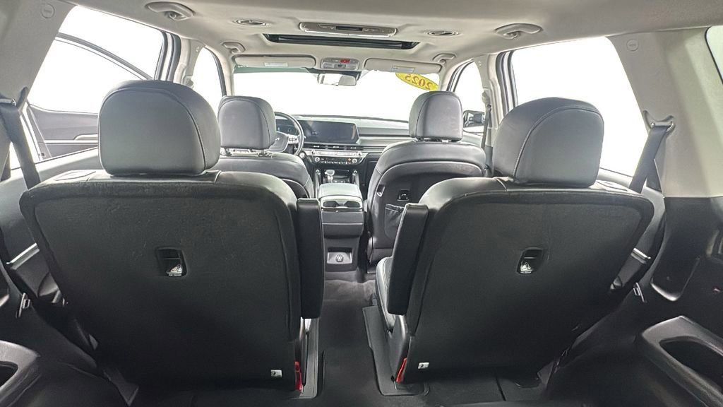 Used 2025 Kia Telluride S image 19