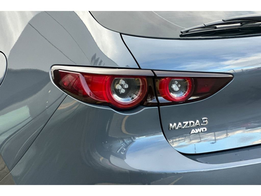 Used 2021 MAZDA MAZDA3 Hatchback w/Premium Plus Pkg image 28