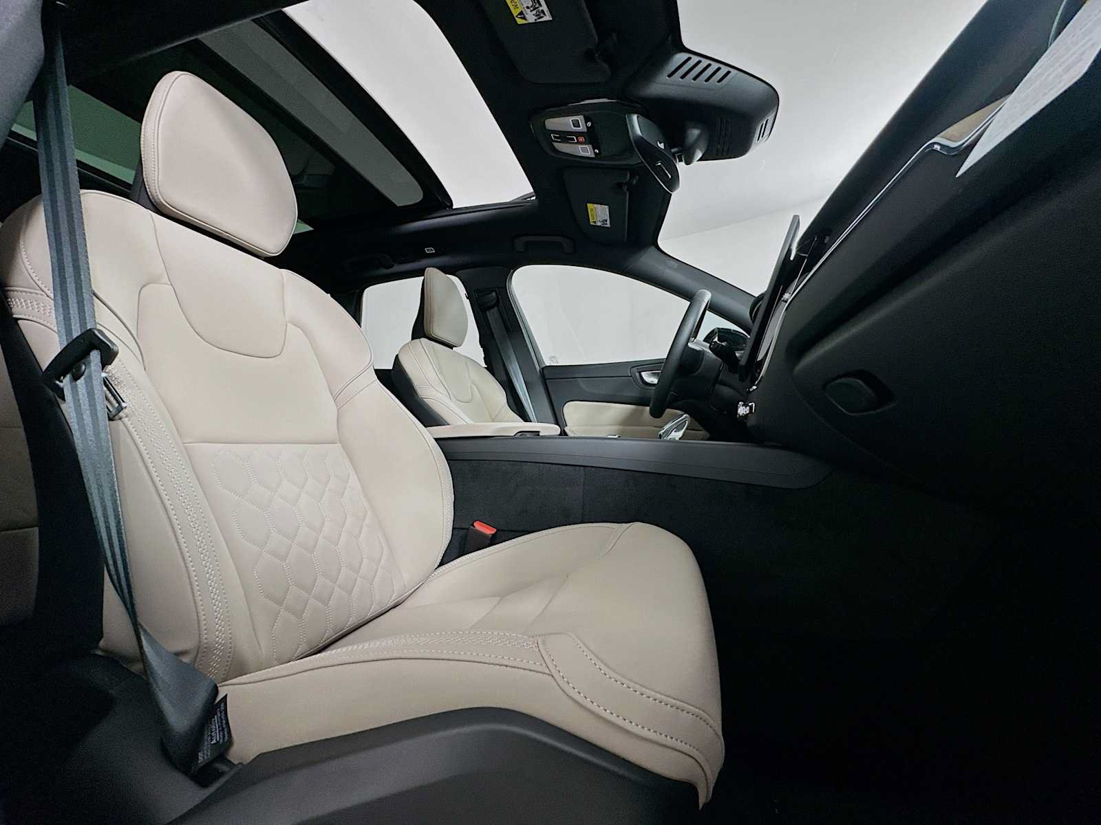 New 2026 Volvo XC60 T8 Plus w/ Protection Package Premier AWD/4WD image 25