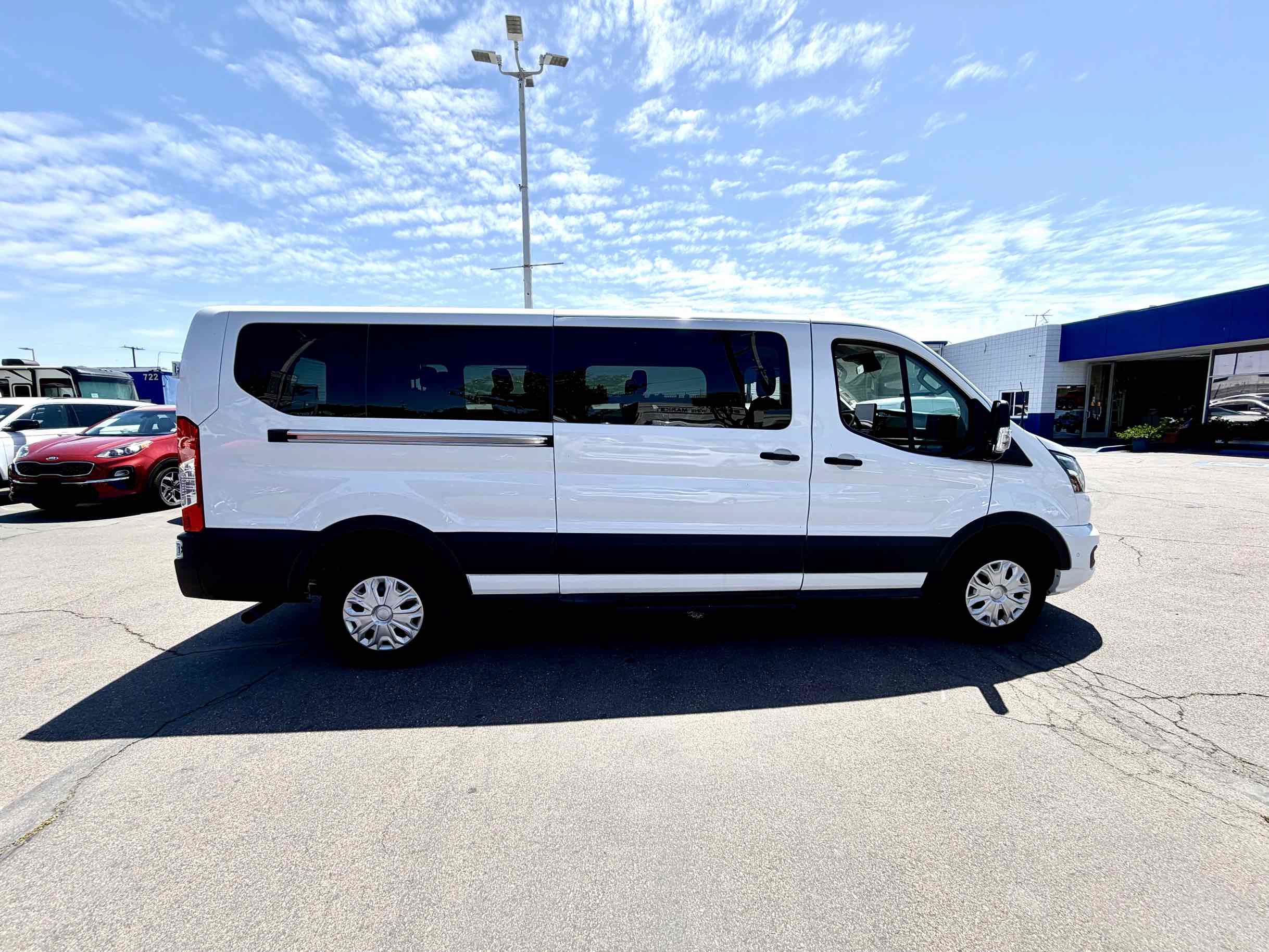 Used 2023 Ford Transit 350 XLT RWD image 4