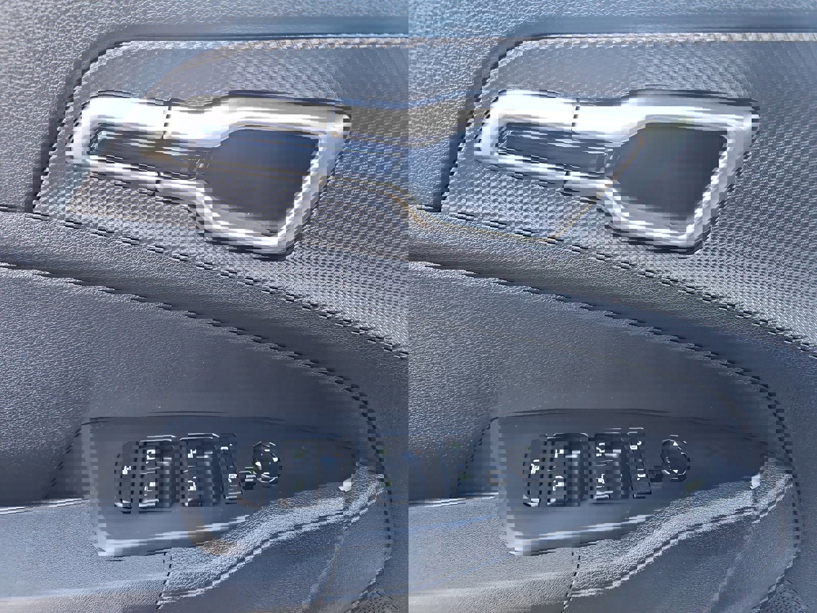 Used 2023 Kia Sportage LX image 16