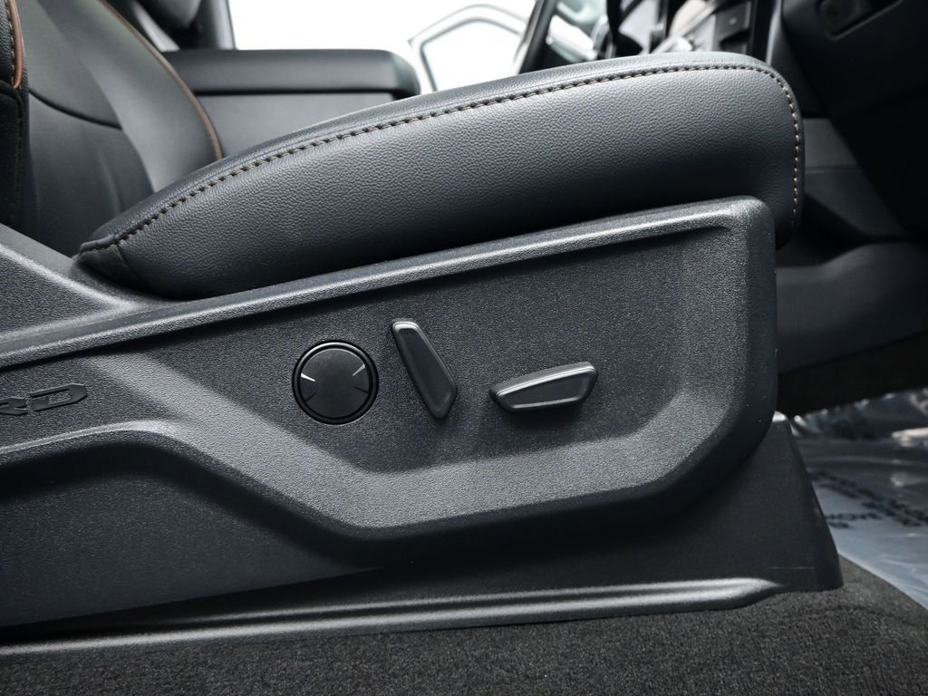Used 2026 Ford F350 Lariat w/ Black Appearance Package image 24