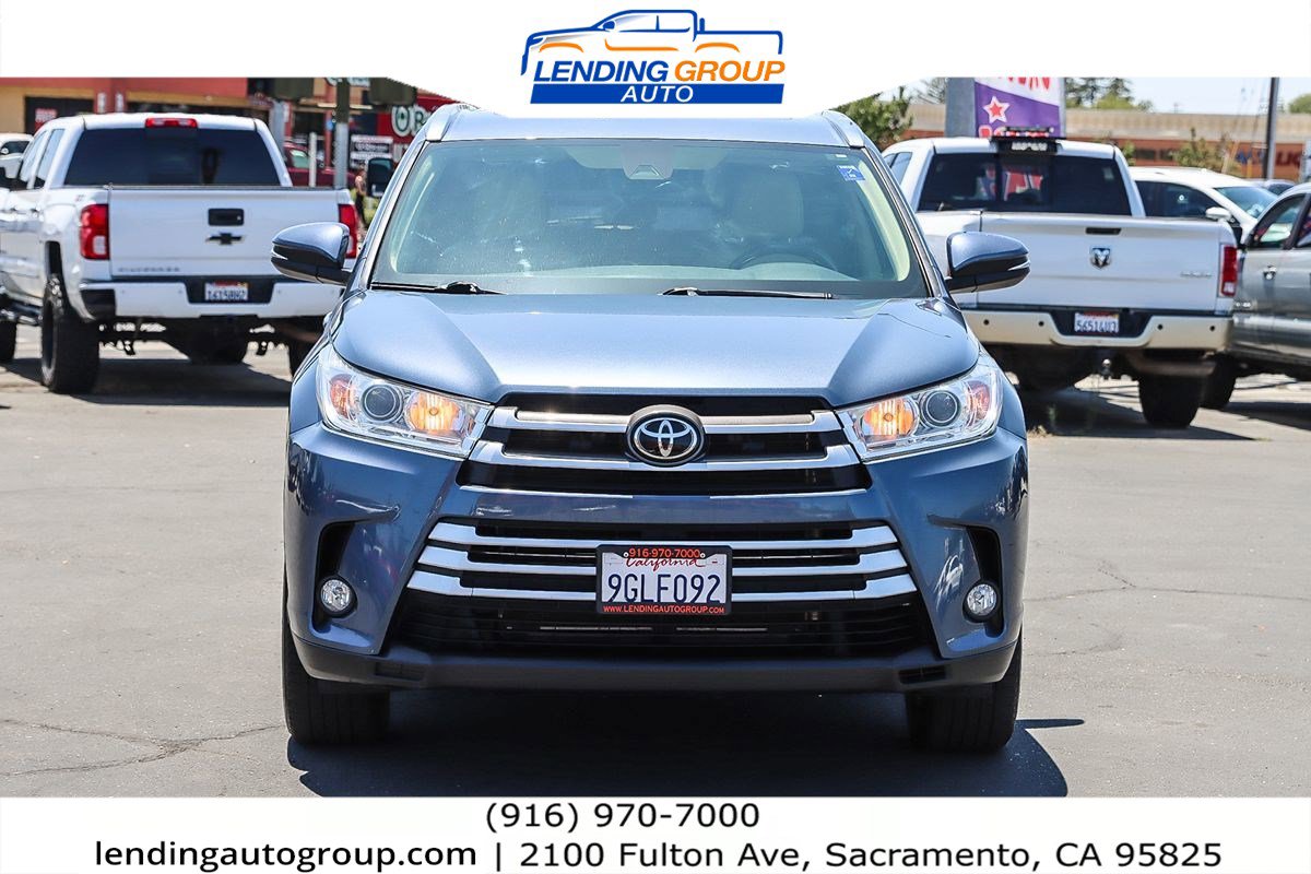 Used 2019 Toyota Highlander XLE w/ Carpet Mat Package (TMS) image 6