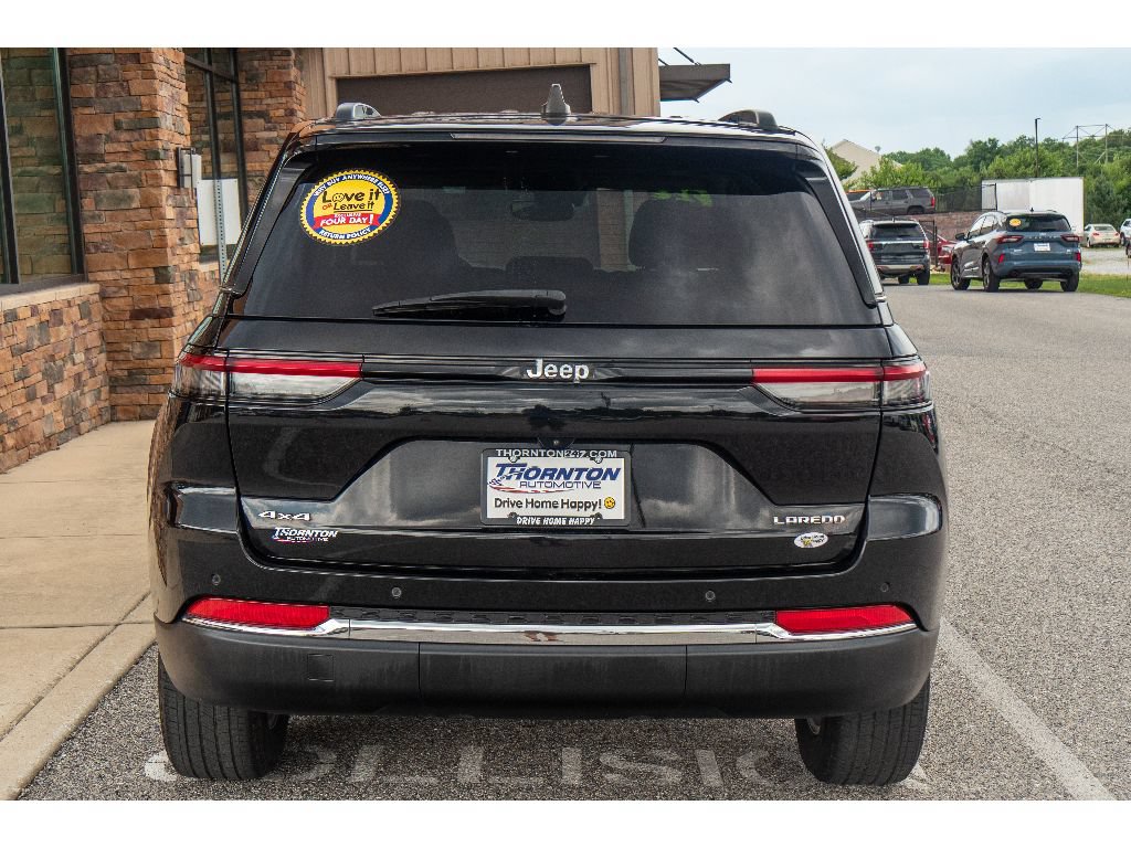 Used 2023 Jeep Grand Cherokee Laredo AWD/4WD image 4