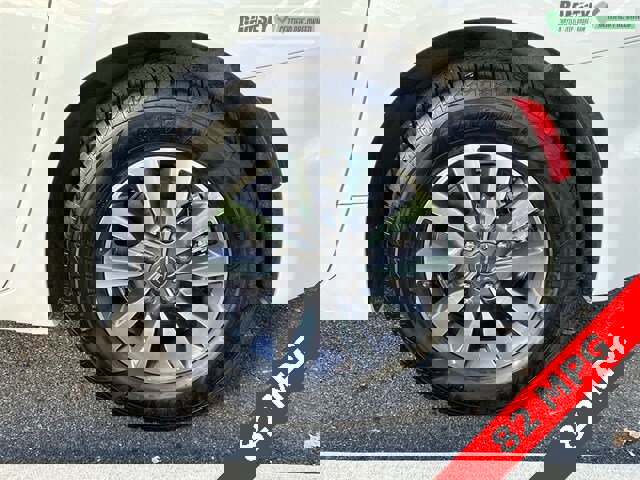 Certified 2024 Chrysler Pacifica Select image 11