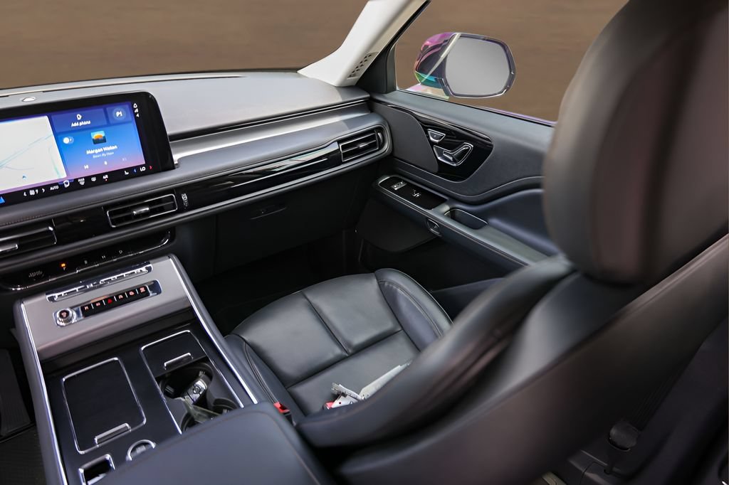 Used 2025 Lincoln Aviator 2WD image 27