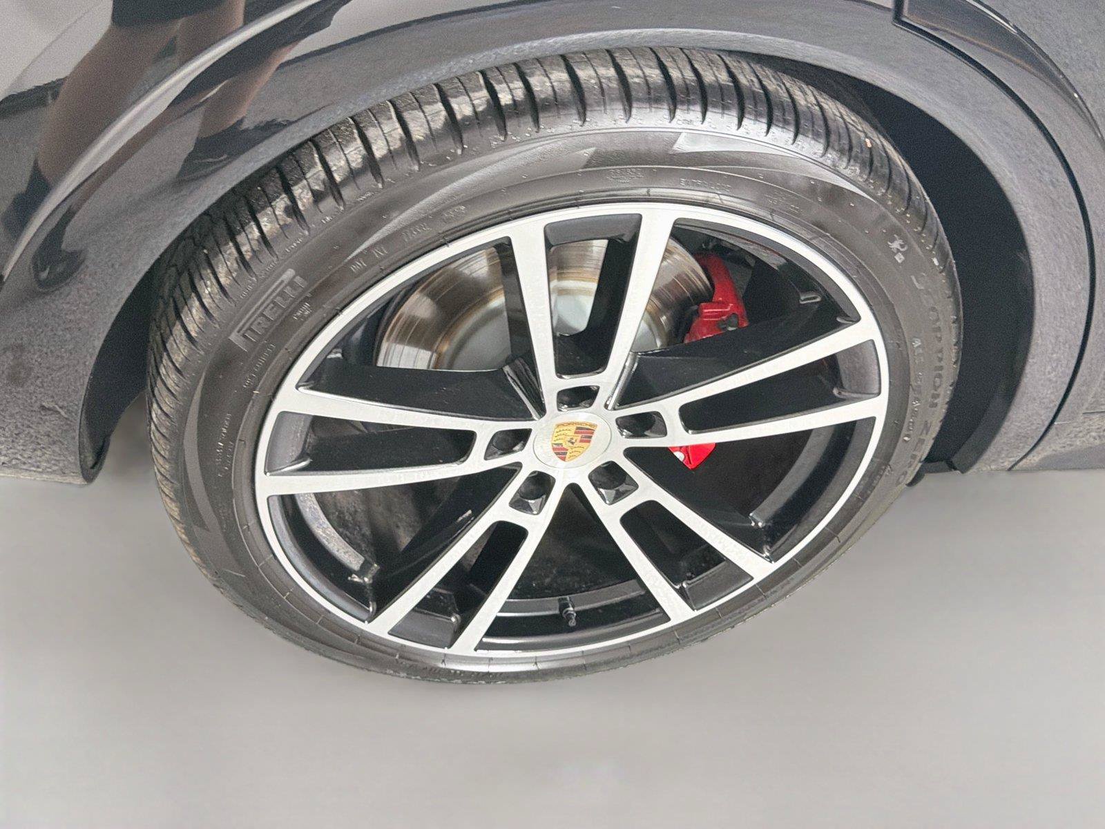 Certified 2026 Porsche Cayenne GTS AWD/4WD image 13