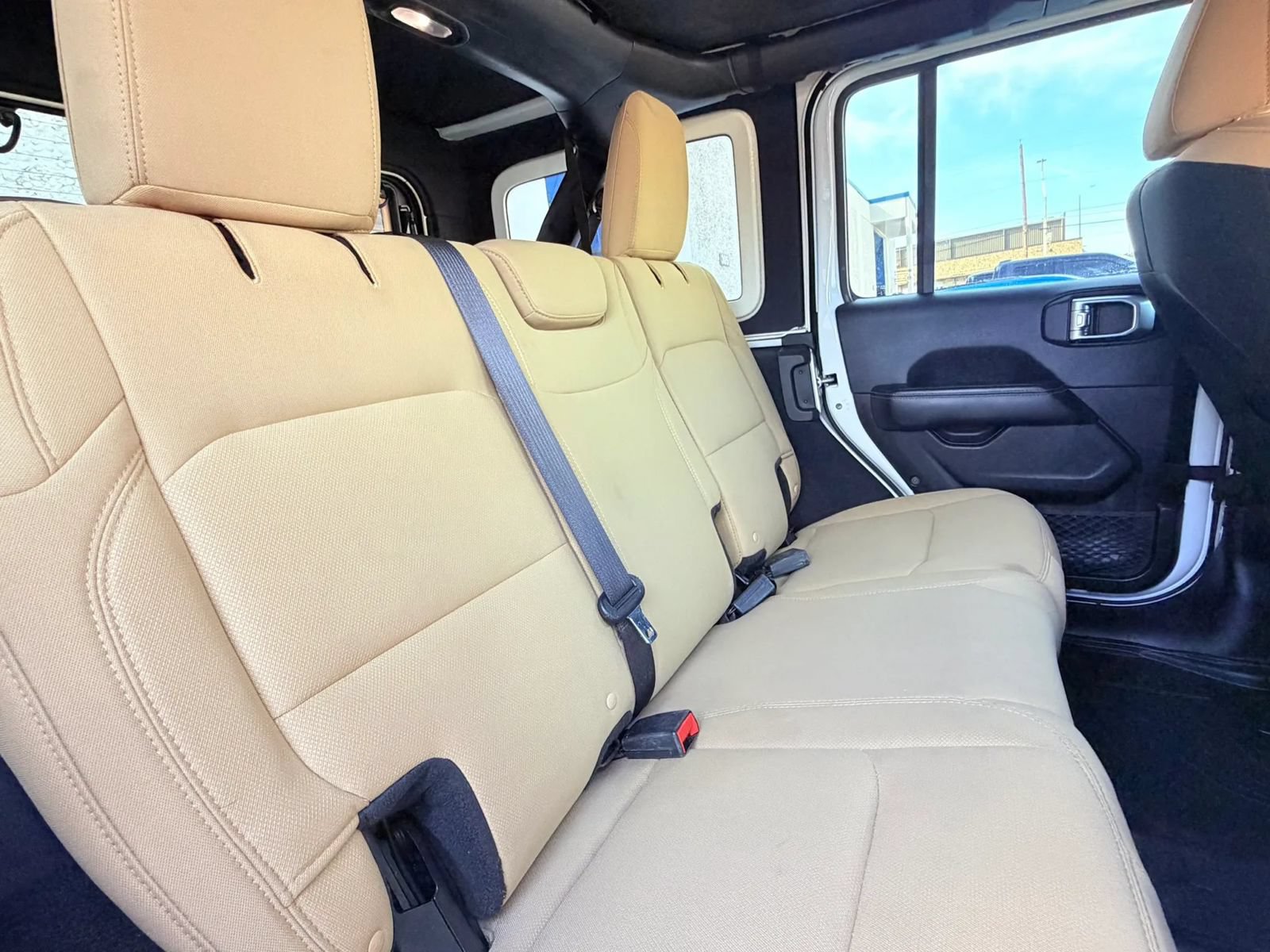 Used 2018 Jeep Wrangler Unlimited Sahara AWD/4WD image 27