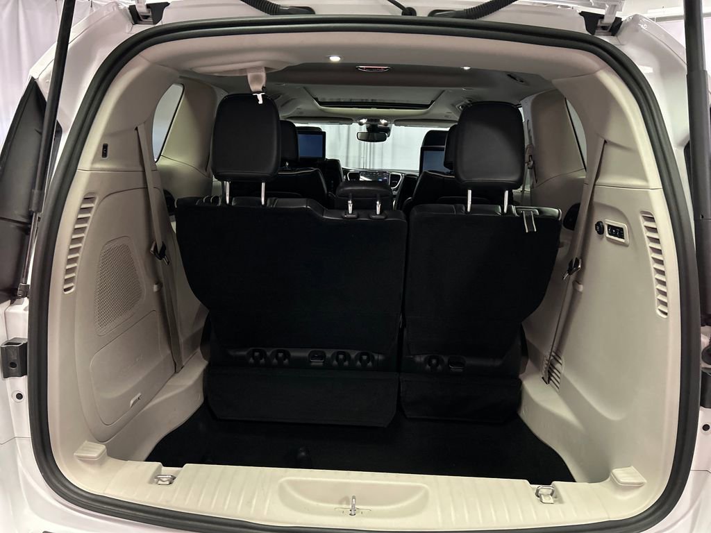 Used 2024 Chrysler Pacifica Limited w/ Uconnect Theater Family Group AWD/4WD image 27