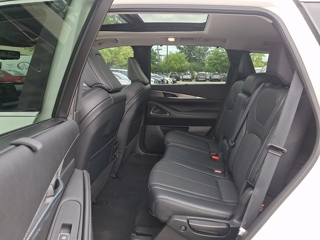 Used 2023 INFINITI QX60 Luxe w/ Vision Package AWD/4WD image 10