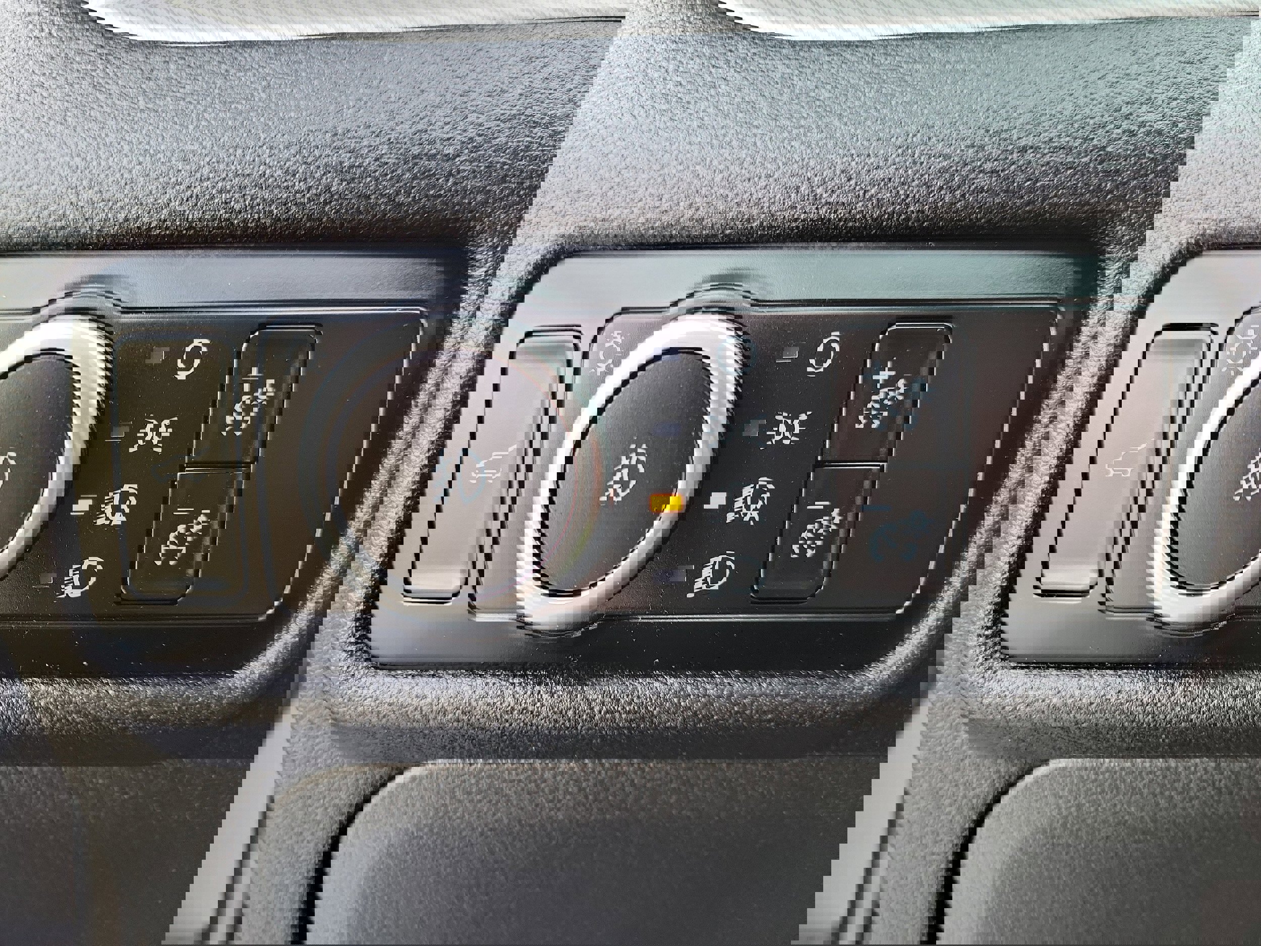 Used 2023 Ford Explorer XLT w/ Equipment Group 202A image 23