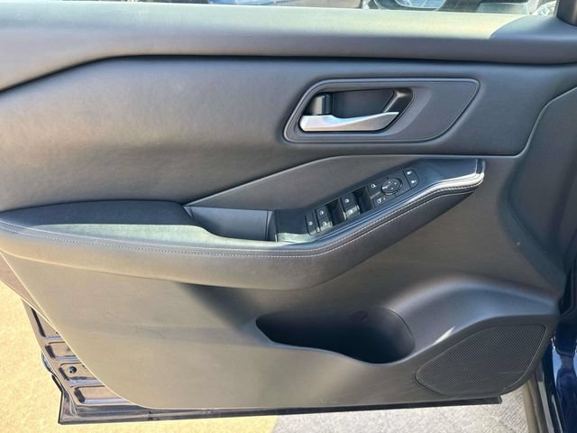 Used 2025 Nissan Rogue SV FWD image 25