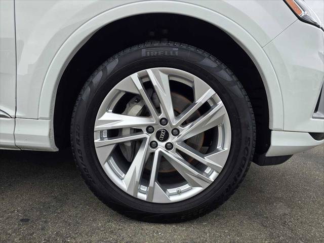 Used 2023 Audi Q7 2.0T Premium w/ Towing Package AWD/4WD image 9
