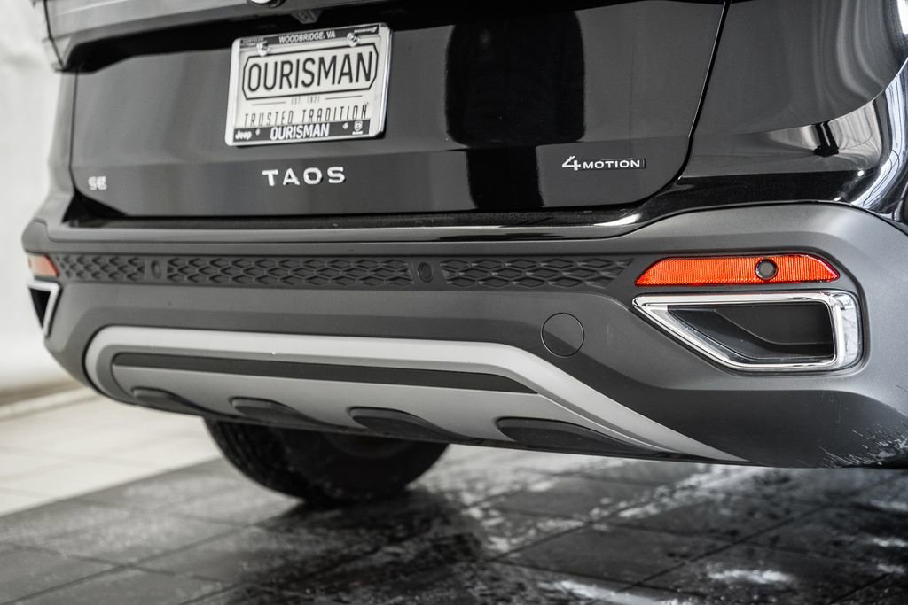 Used 2025 Volkswagen Taos SE w/ Panoramic Sunroof Package image 11