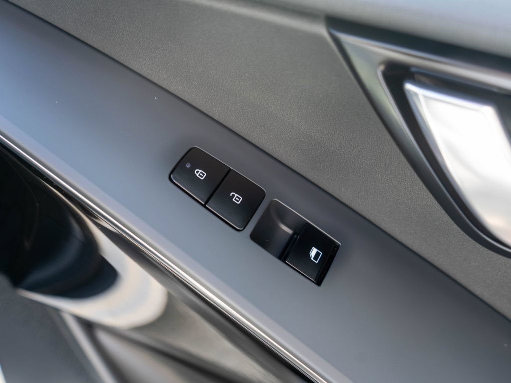 Certified 2023 Kia Niro Wind w/ Wind Preserve Package FWD image 11