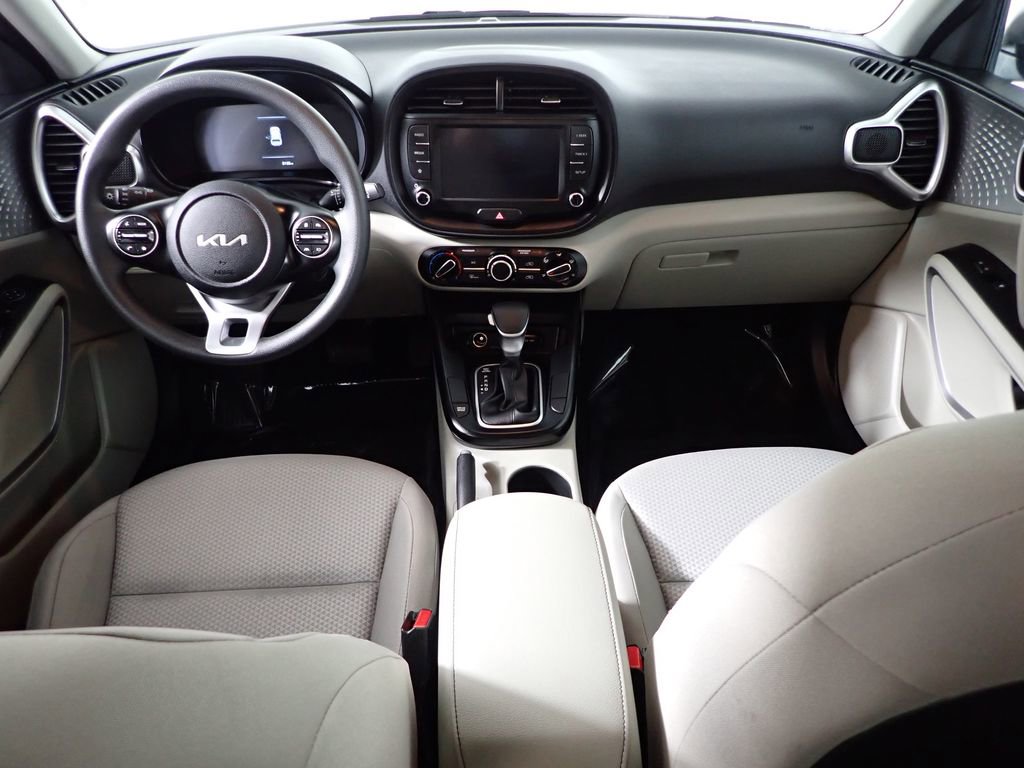 Used 2025 Kia Soul LX w/ LX Technology Package FWD image 35