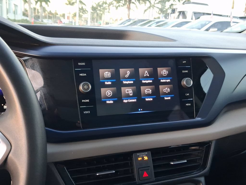 Used 2022 Volkswagen Taos SE w/ Panoramic Sunroof Package FWD image 22