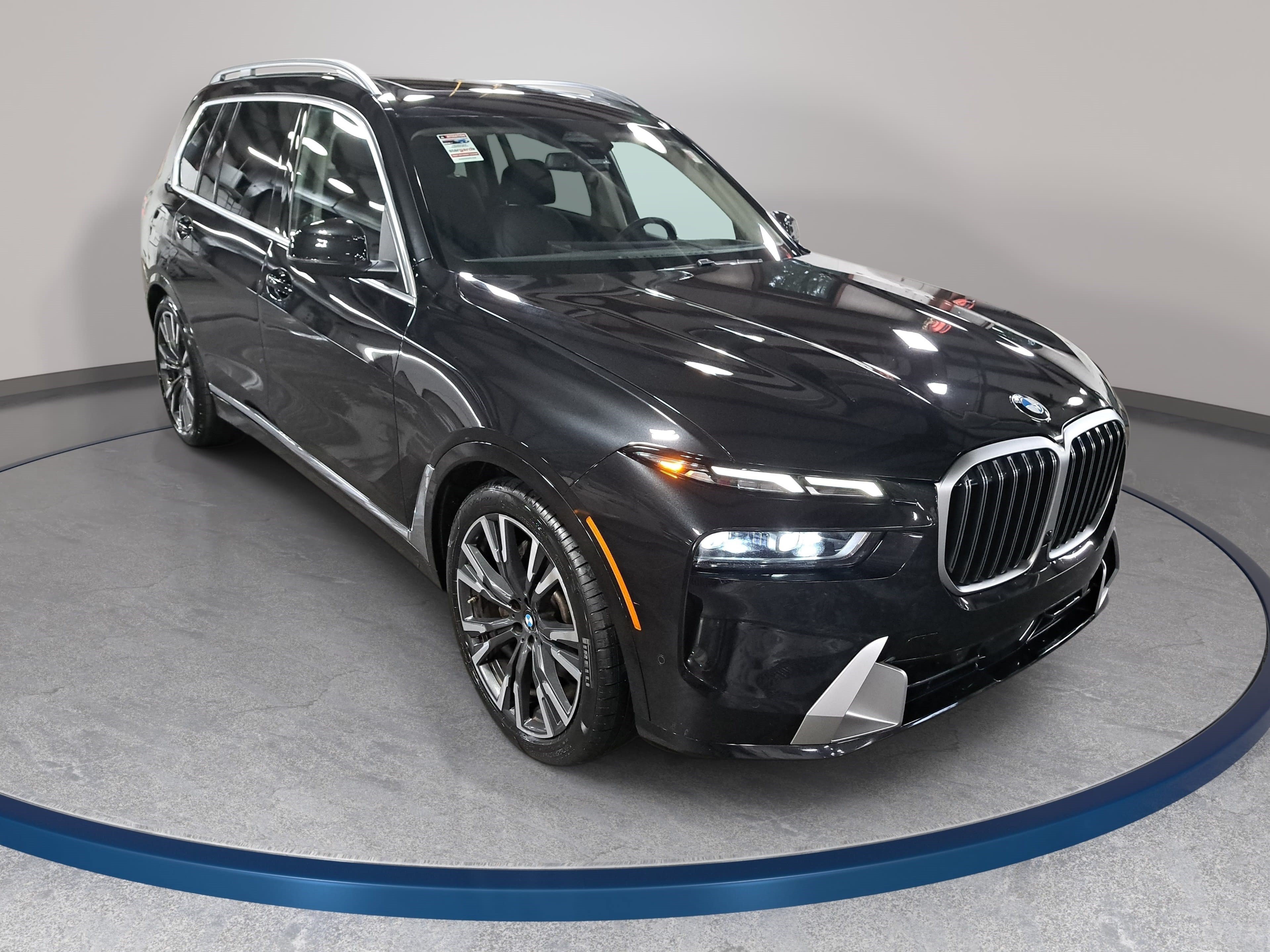Used 2025 BMW X7 xDrive40i w/ Premium Package AWD/4WD image 3