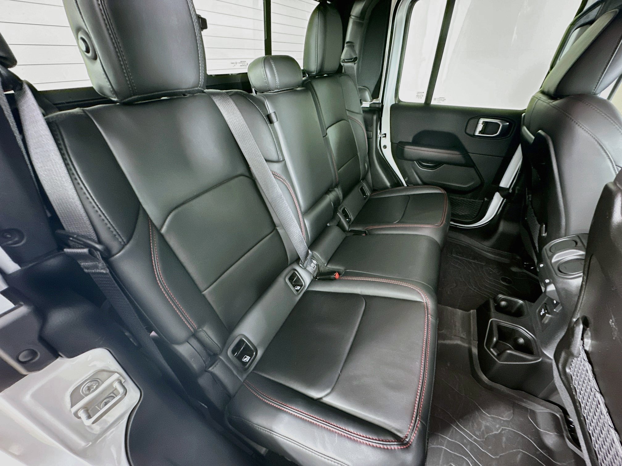 Used 2025 Jeep Gladiator Rubicon AWD/4WD image 33