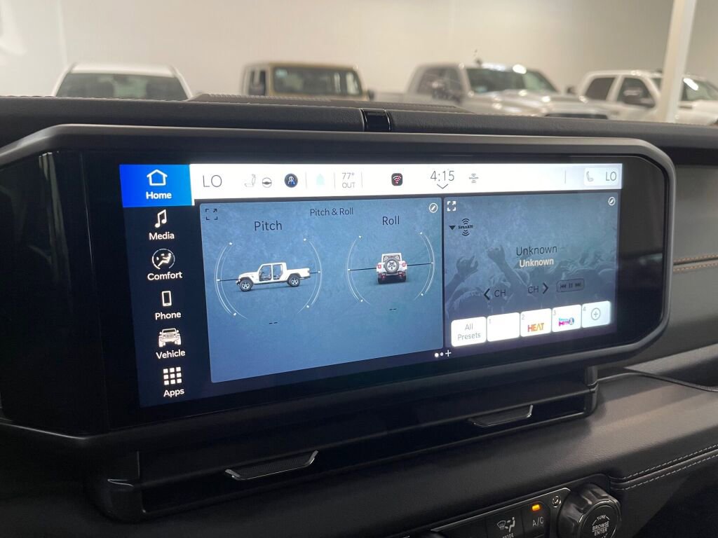 New 2025 Jeep Gladiator Mojave image 17