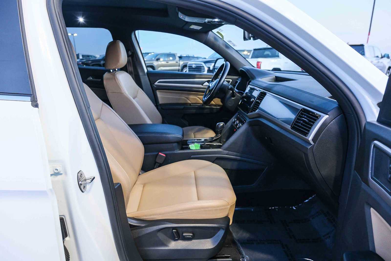 Used 2020 Volkswagen Atlas Cross Sport SEL FWD image 18