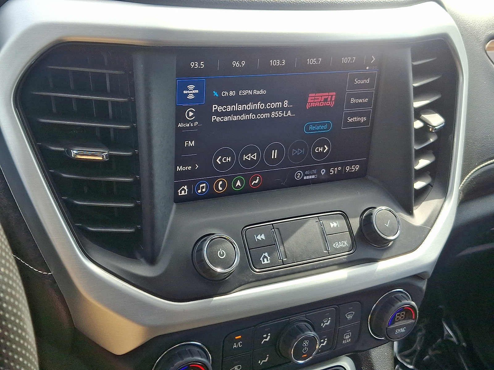 Used 2022 GMC Acadia SLE w/ Driver Convenience Package AWD/4WD image 18