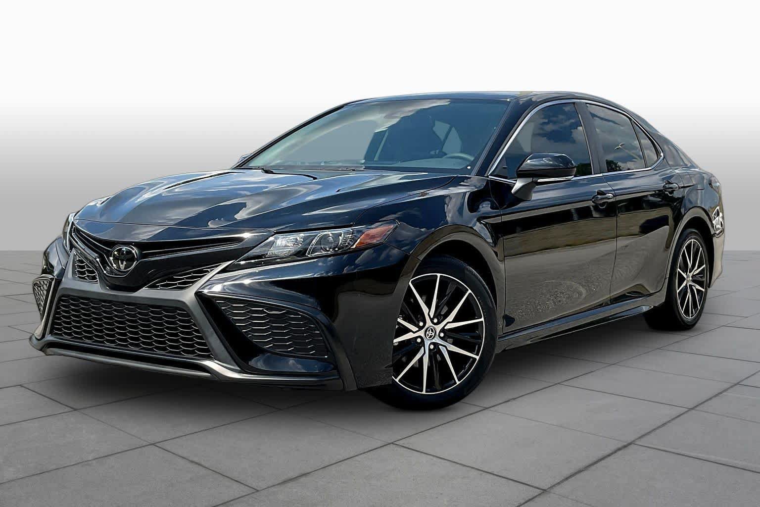 Used 2024 Toyota Camry SE w/ Convenience Package FWD image 1