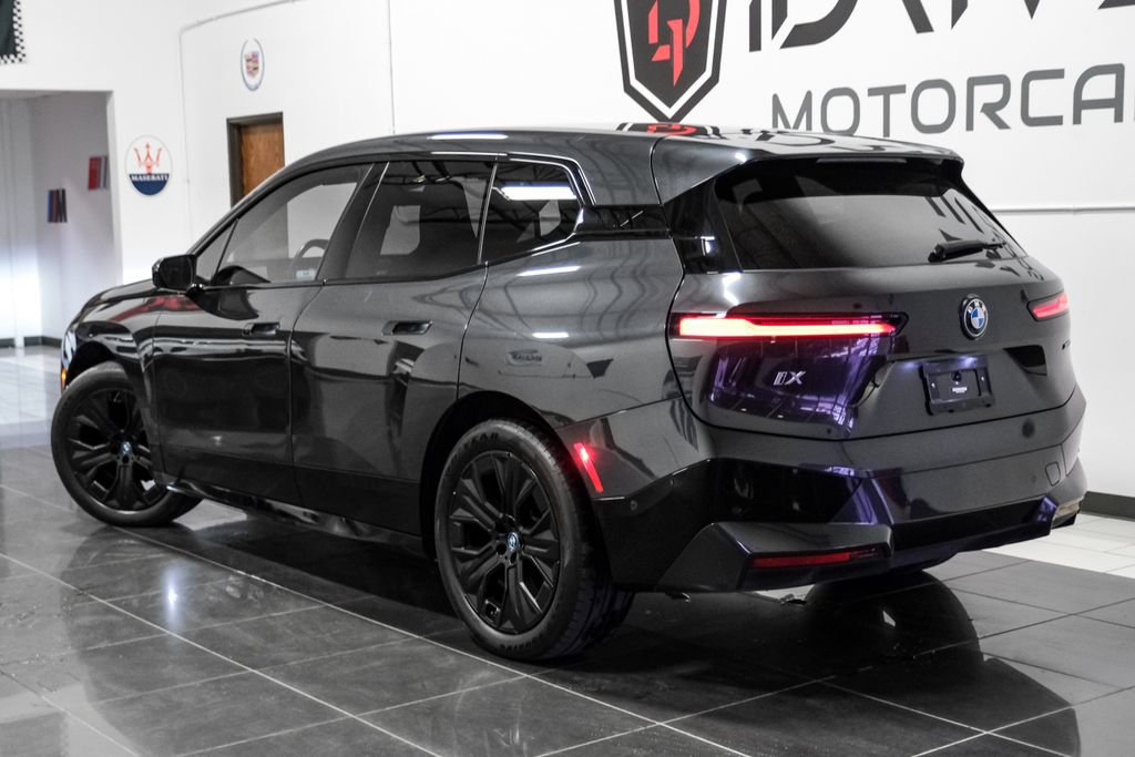 Used 2024 BMW iX xDrive50 w/ Sport Package AWD/4WD image 11