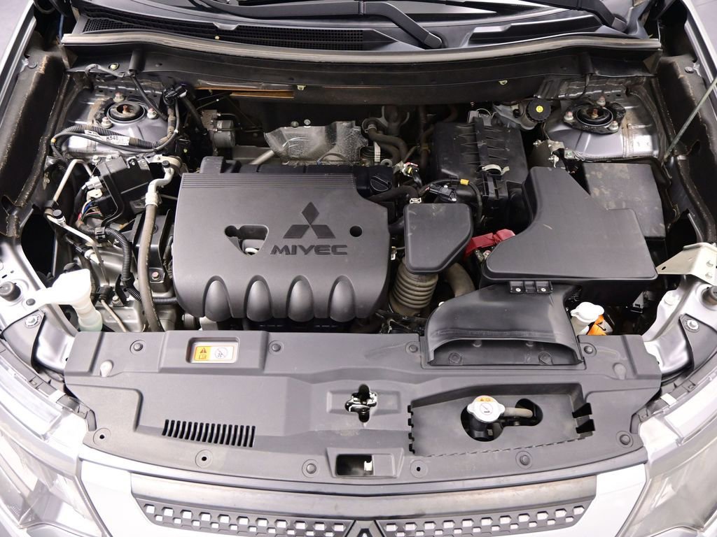 Used 2019 Mitsubishi Outlander SEL image 40