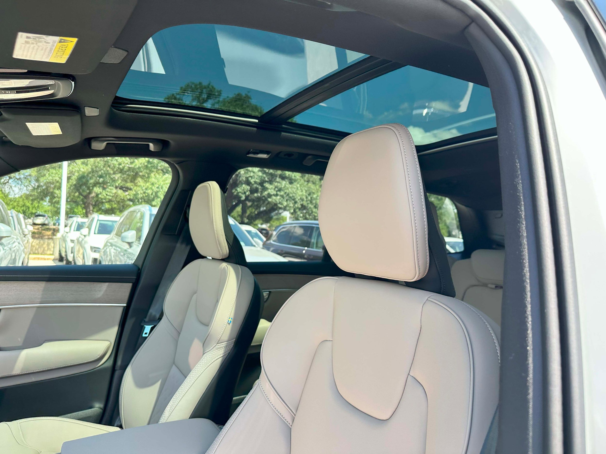 New 2026 Volvo XC90 B6 Plus w/ Protection Package Premier image 14