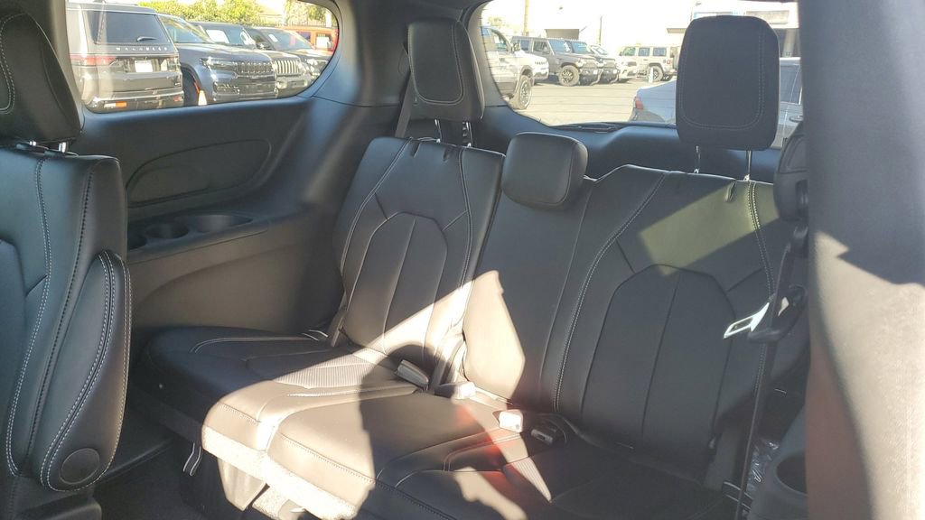 New 2026 Chrysler Pacifica Select image 14