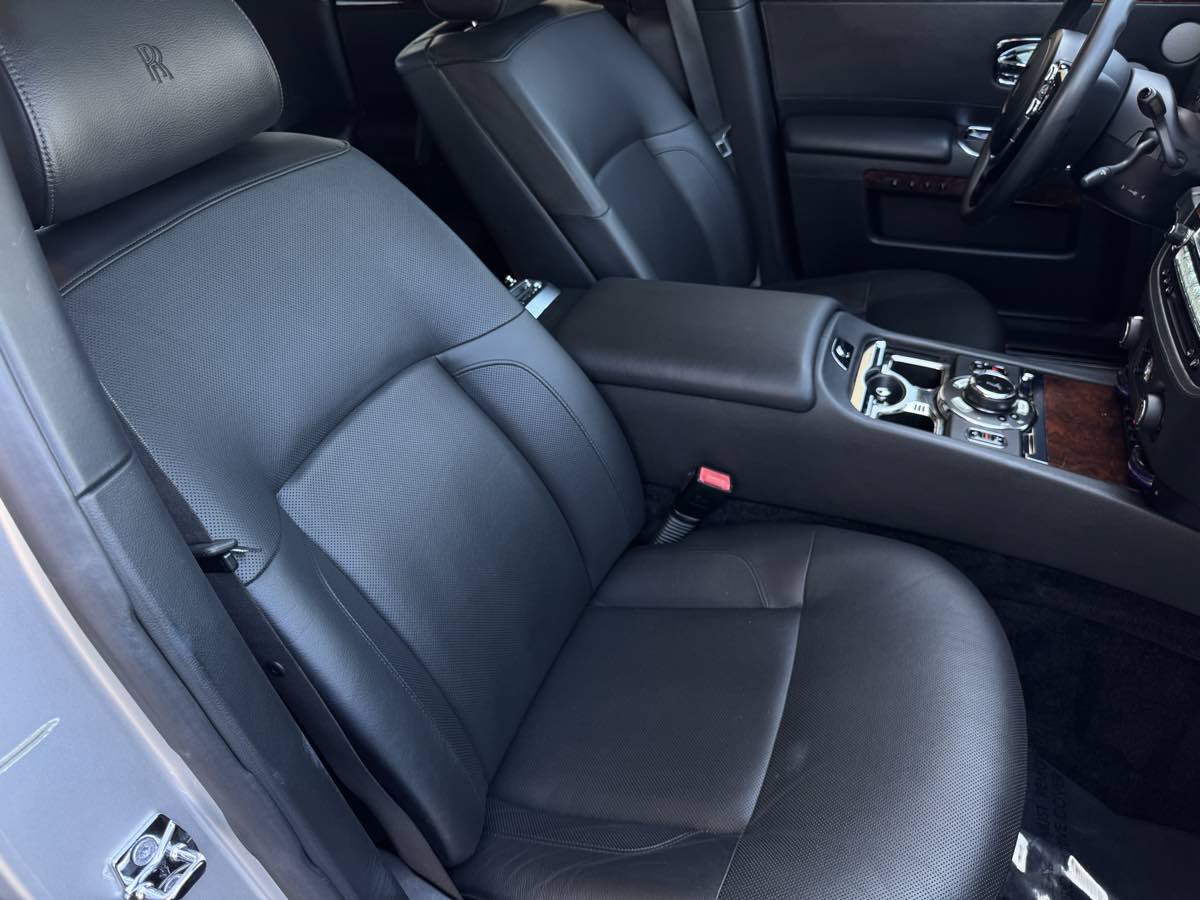 Used 2014 Rolls-Royce Ghost RWD image 26
